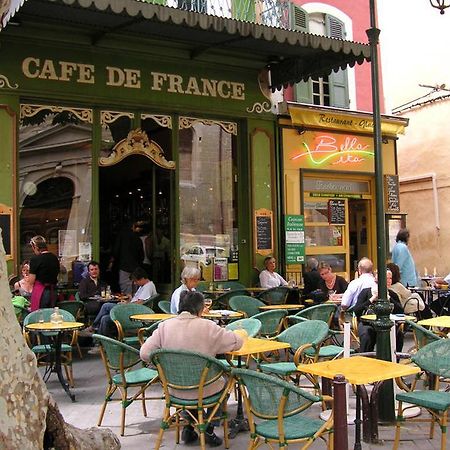 Studio De Charme Avec Sa Terrasse En Plein Coeur De Ville L'Isle-sur-la-Sorgue Bagian luar foto
