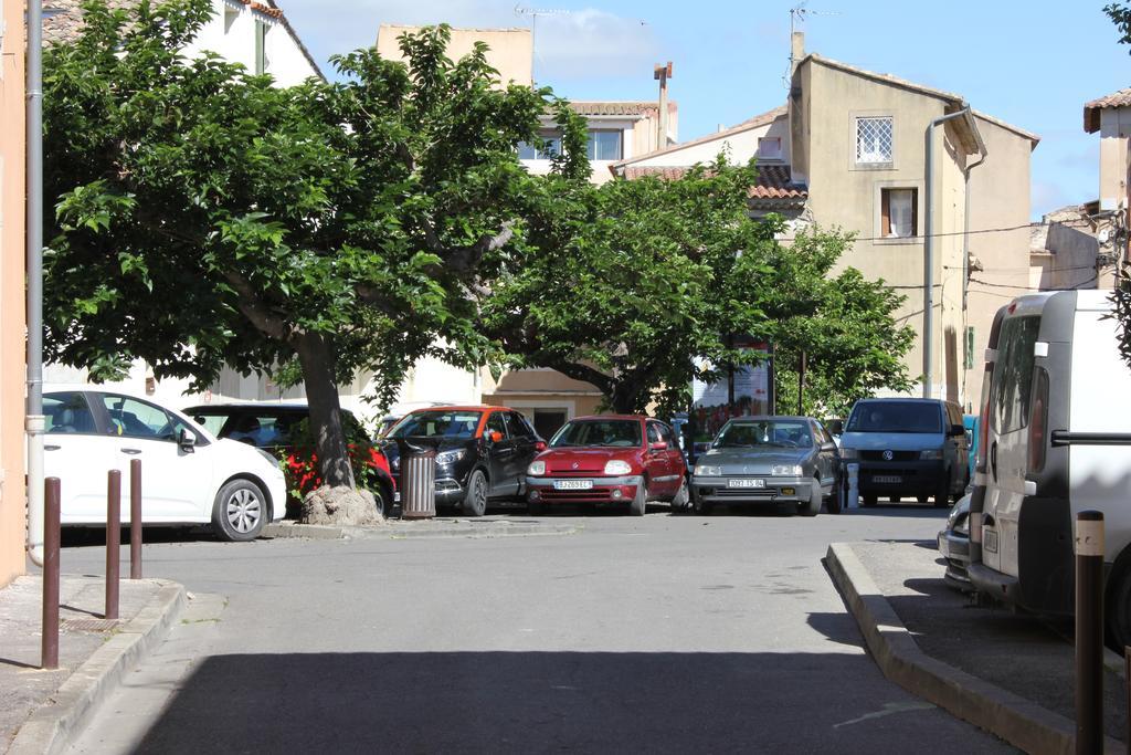 Studio De Charme Avec Sa Terrasse En Plein Coeur De Ville L'Isle-sur-la-Sorgue Bagian luar foto