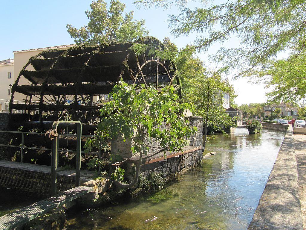 Studio De Charme Avec Sa Terrasse En Plein Coeur De Ville L'Isle-sur-la-Sorgue Bagian luar foto