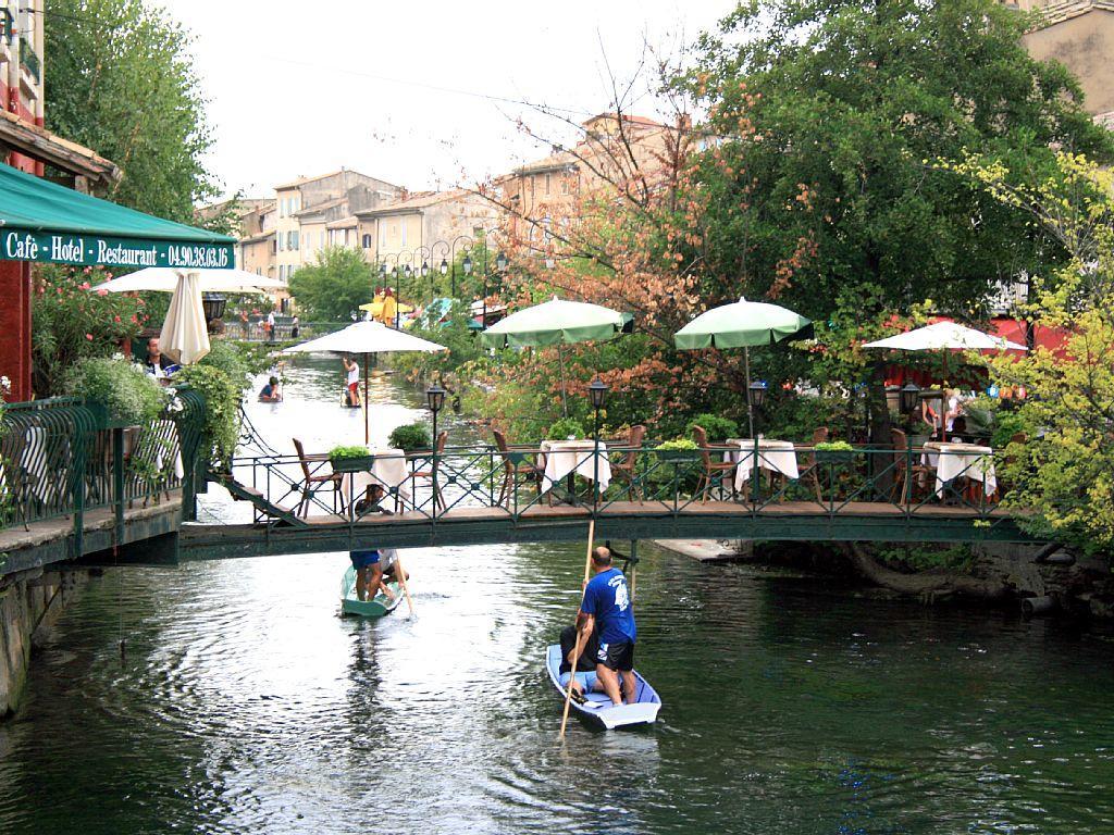 Studio De Charme Avec Sa Terrasse En Plein Coeur De Ville L'Isle-sur-la-Sorgue Bagian luar foto